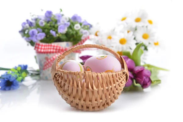 Koš velikonočních vajec — Stock fotografie