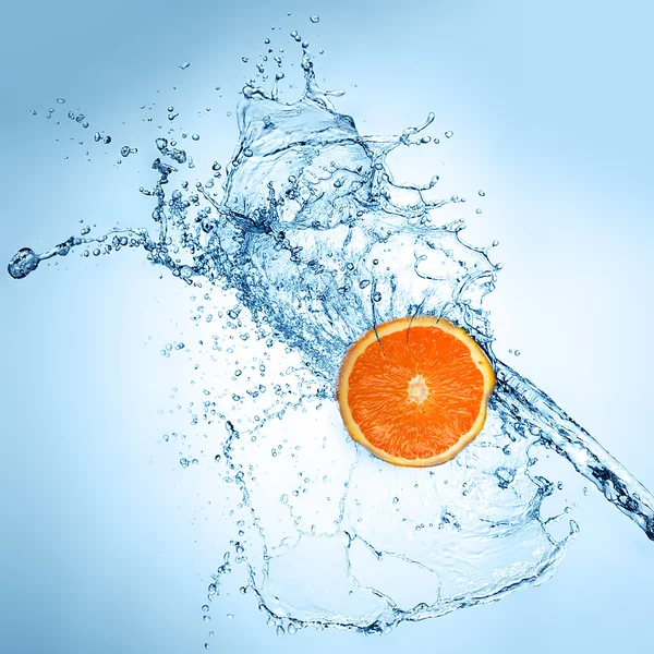 Respingo de água na laranja — Fotografia de Stock