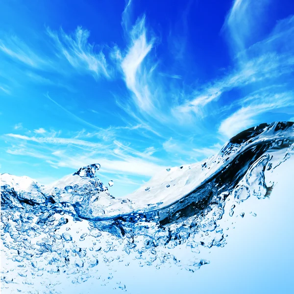 gökyüzünün altında su kabarcıkları