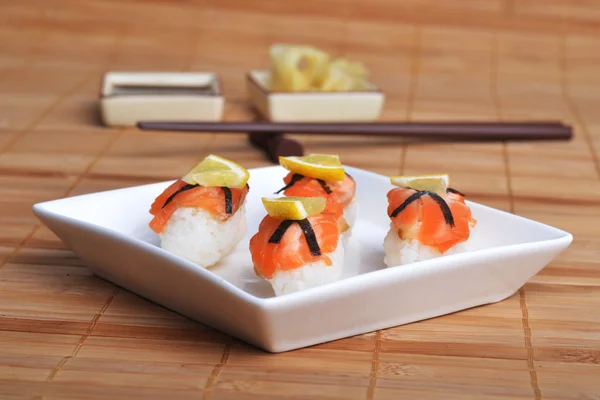 Sushi met zalm — Stockfoto