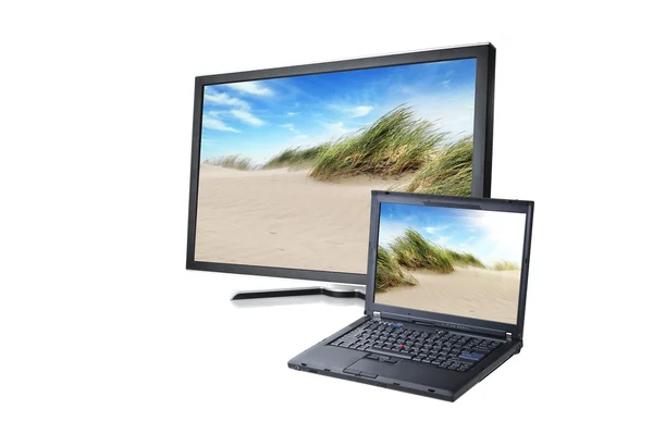 Monitor und Laptop auf weiß — Stockfoto