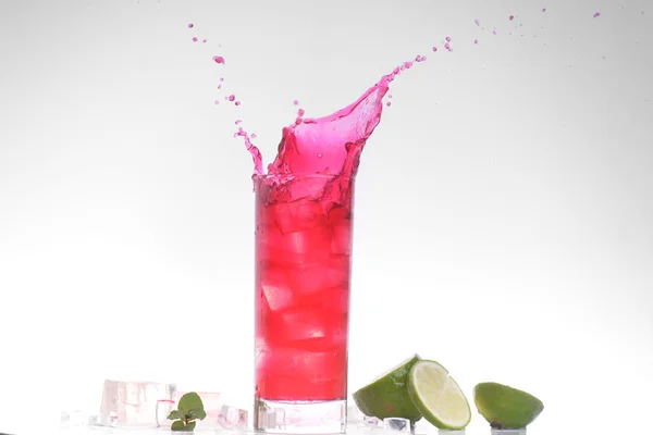 Cocktail splashing — Stock Photo, Image