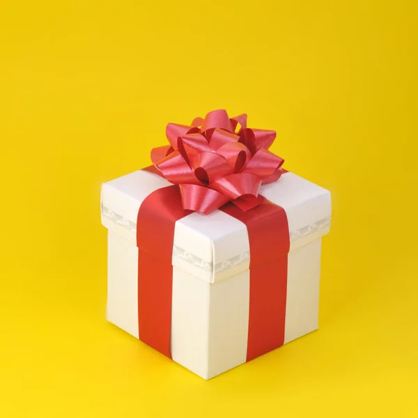 Gift box on yellow — Stock Photo, Image