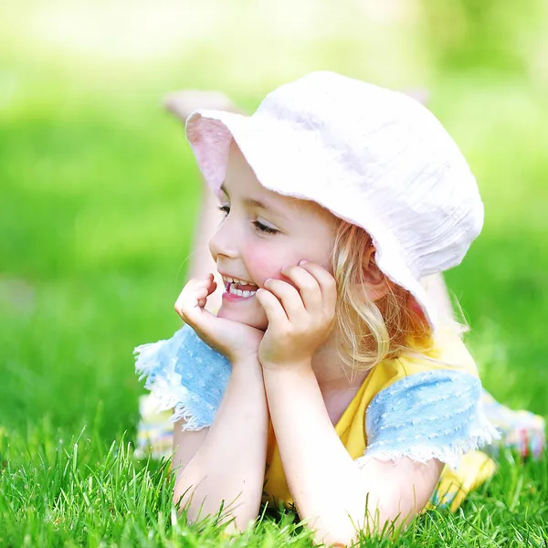 Ragazza in cappello — Foto Stock