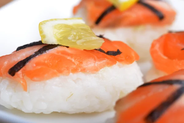 Sushi met zalm — Stockfoto