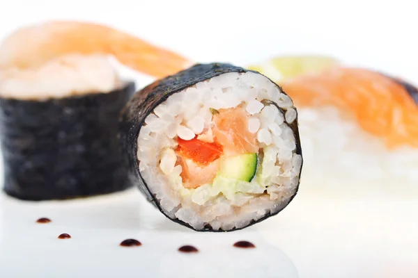 Świeże sushi rolki — Zdjęcie stockowe