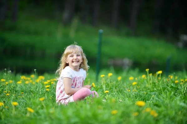 Pretty little girl — Stock Photo, Image