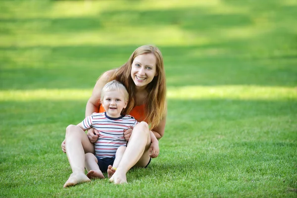 Mutter mit ihrem Sohn — Stockfoto