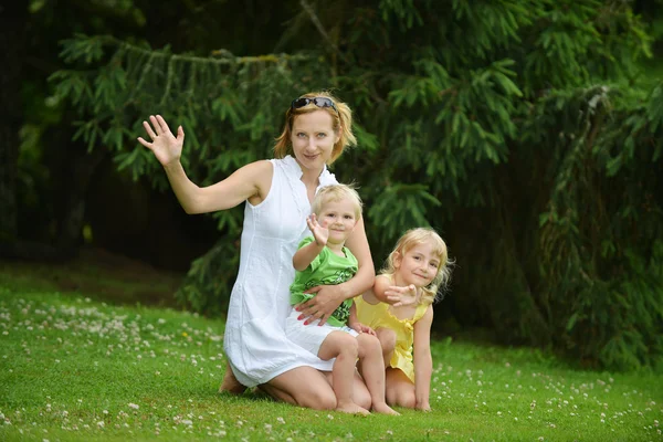 Mãe com seus filhos — Fotografia de Stock