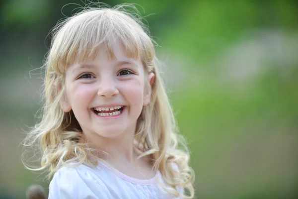 Kleines Mädchen — Stockfoto