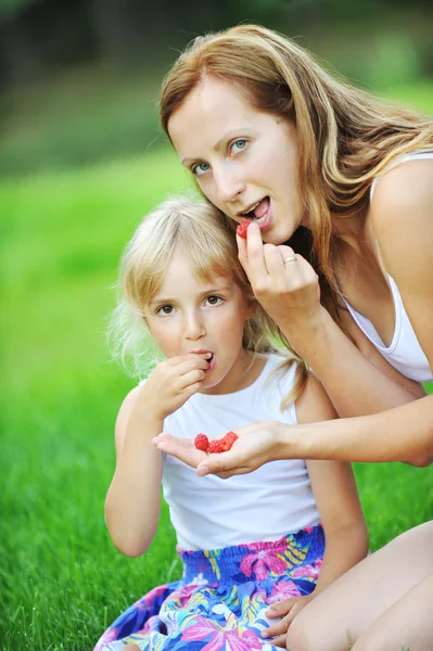 Mother and daughter — Stock Photo, Image