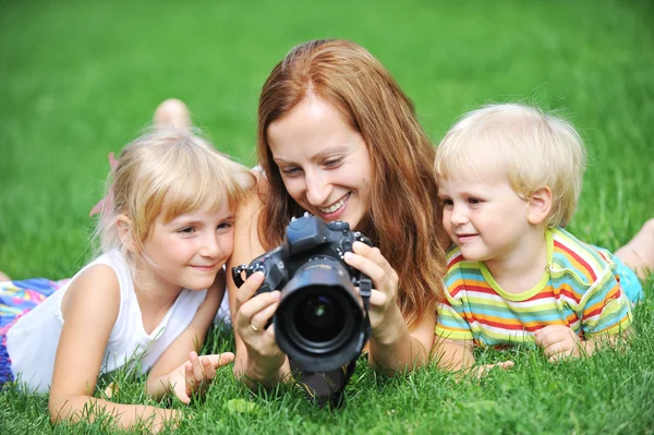 Madre y sus hijos — Foto de Stock