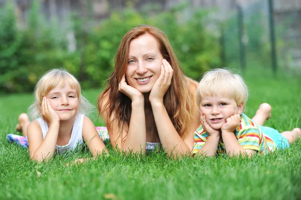 Mother and her children — Stock Photo, Image