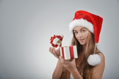 Noel Baba genç kadın