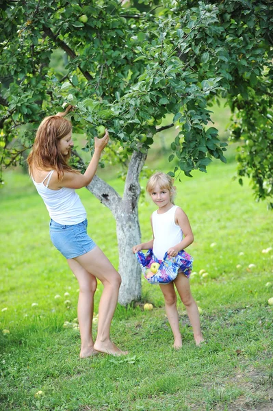 Mother and daughter — Stock Photo, Image