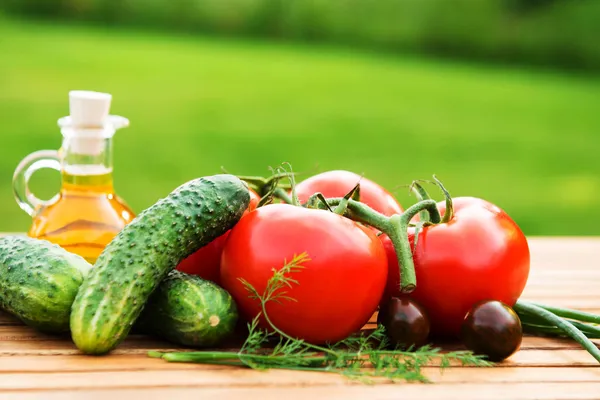 Salatalık ve domates — Stok fotoğraf