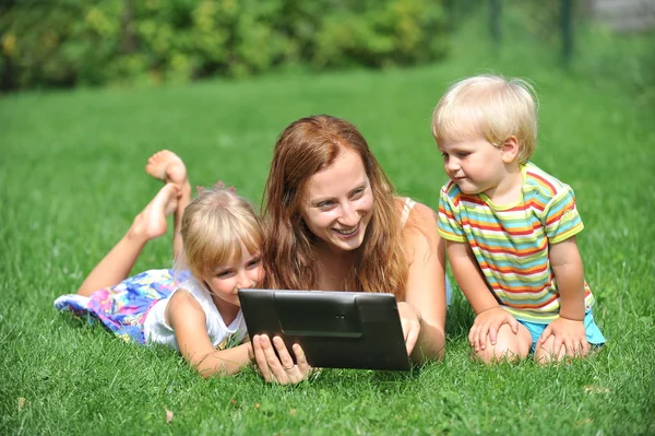 Mother and her children — Stock Photo, Image