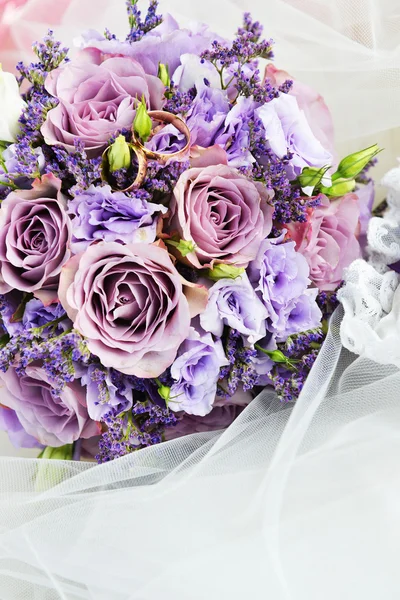 Strauß lila Blumen — Stockfoto
