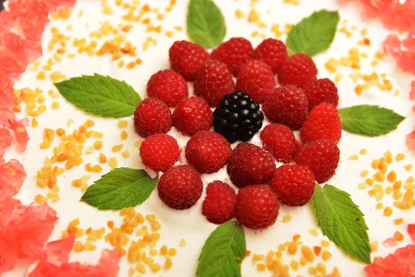 Cake with raspberry — Stock Photo, Image