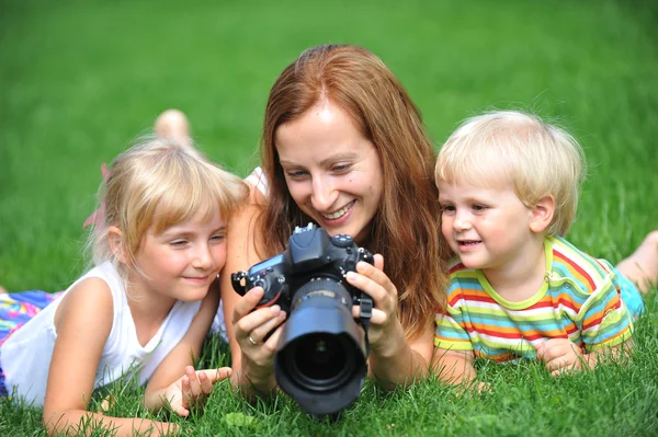 Mother and her children — Stock Photo, Image