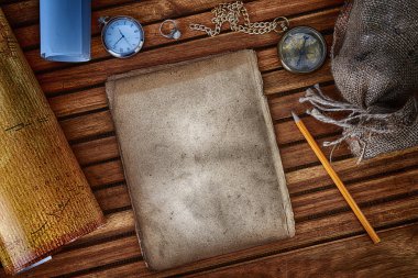 Pusula, izle ve eski kağıt