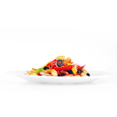 plaka üzerinde salata