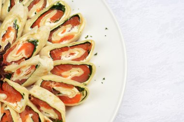 Puf böreği içinde somon