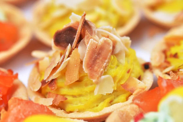 Tartlets with salmon — Stock Photo, Image