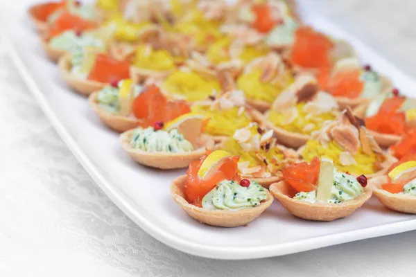 Tartlets with salmon — Stock Photo, Image