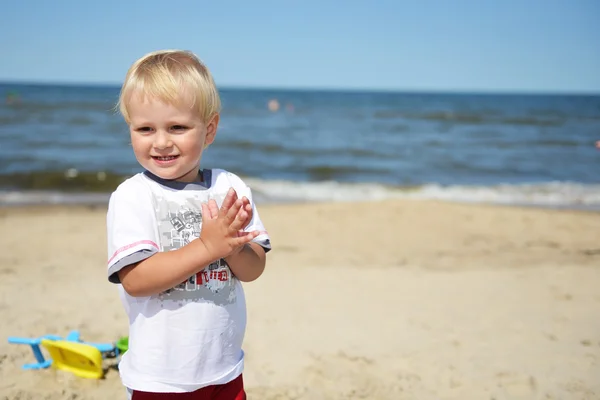 Little boy on beach — Stock Photo, Image