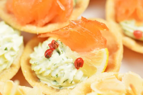 Tartlets with salmon — Stock Photo, Image