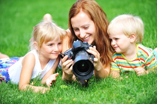 Mother and her children — Stock Photo, Image