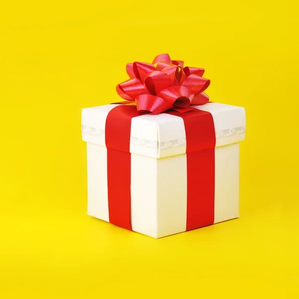 Gift box on yellow — Stock Photo, Image