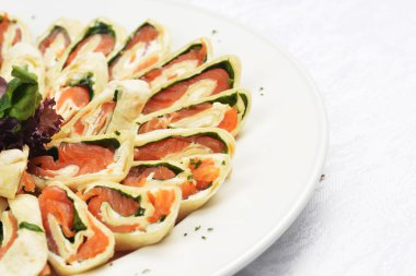 Puf böreği içinde somon