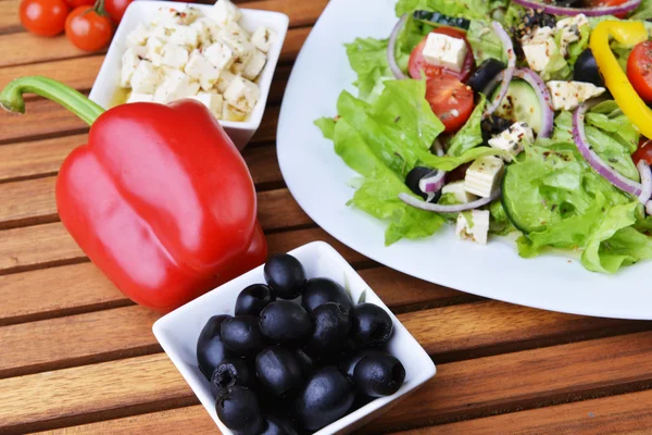 Ensalada con verduras frescas —  Fotos de Stock