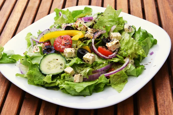 Sallad med färska grönsaker — Stockfoto