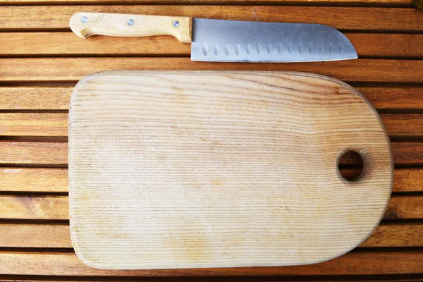 まな板とナイフ — ストック写真