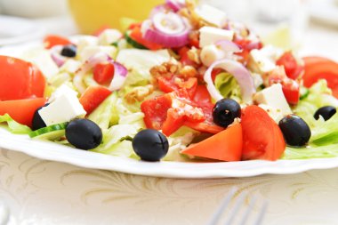 Taze sebzeli salata