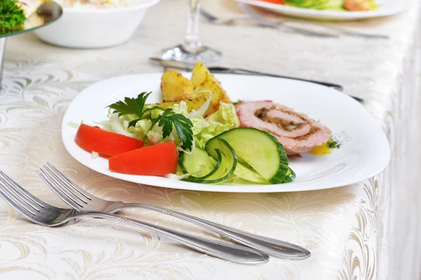 Fillet with potato on table — Stock Photo, Image