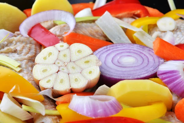 Vegetables and chicken — Stock Photo, Image