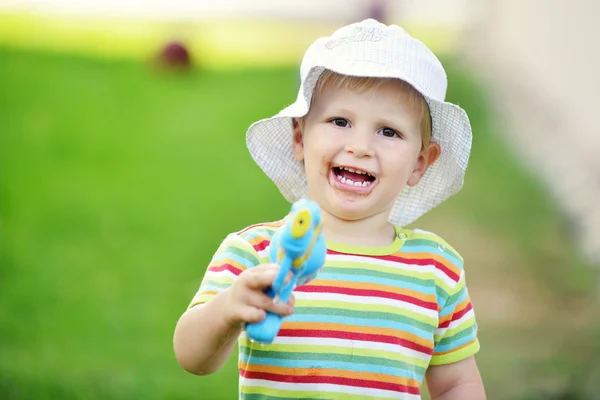 Pequeño niño — Foto de Stock