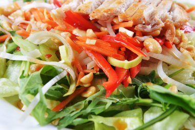 kızarmış tavuk salatası