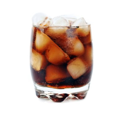 Glas cola ve buz ile