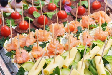 Balık ve et sandviç