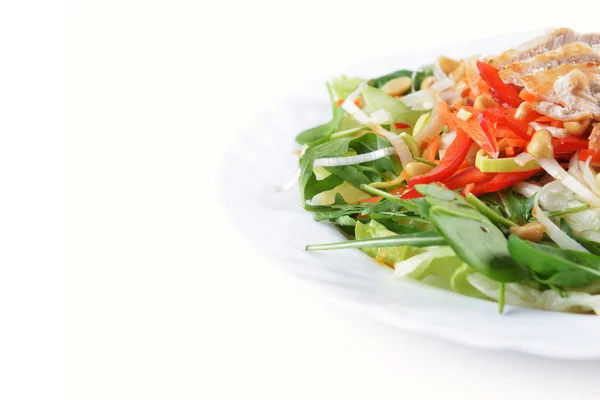 Sallad med stekt kyckling — Stockfoto