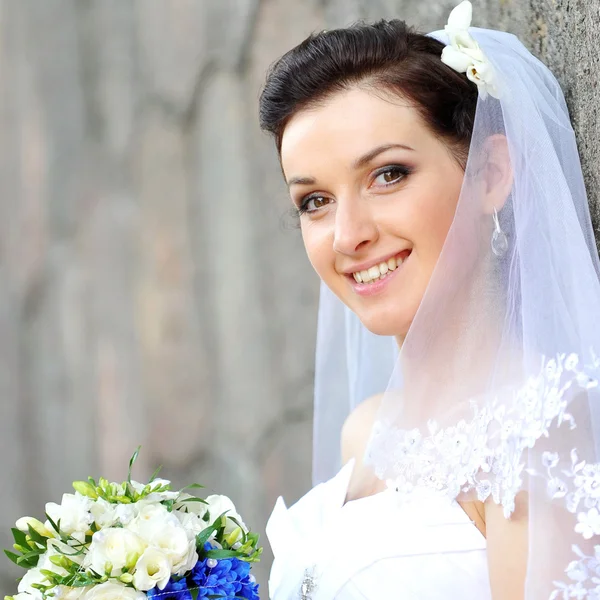 Bride with flowers — Stock Photo, Image