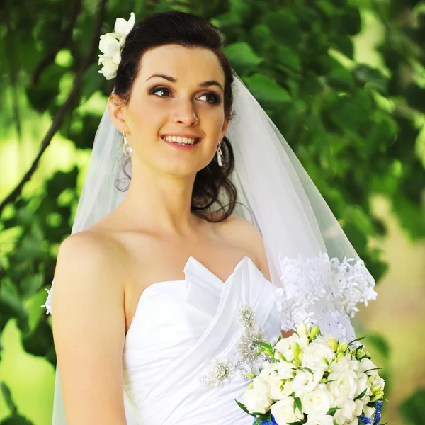 Bride in white dress — Stock Photo, Image