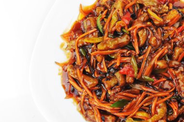 kırmızı soslu tavuk