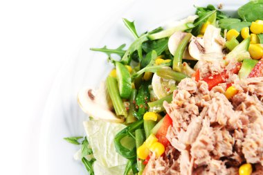 taze doğranmış ton balıklı salata 