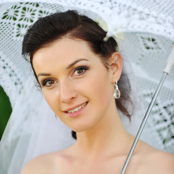 Bride with umbrella — Stock Photo, Image